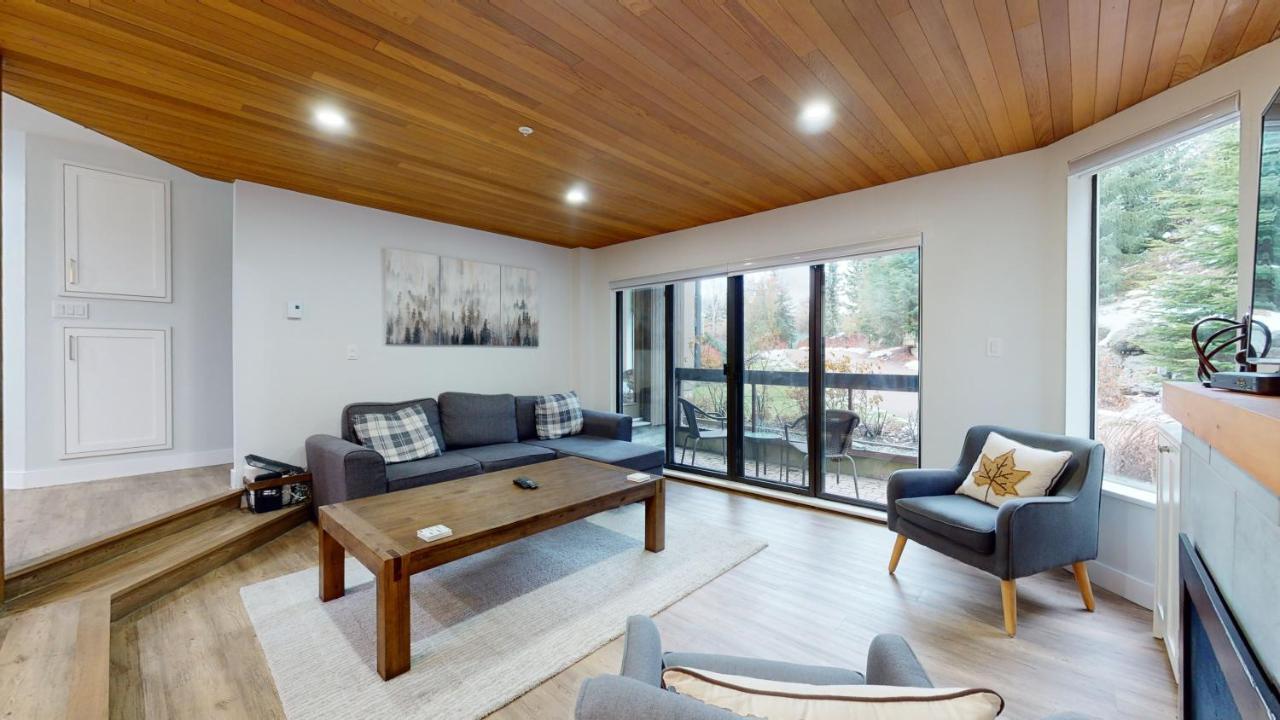 Ironwoods On Blueberry Hill By Whistler Blackcomb Vacation Rentals Exterior photo
