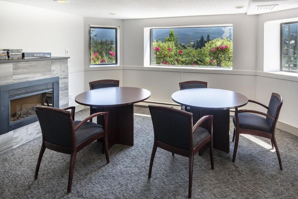 Ironwoods On Blueberry Hill By Whistler Blackcomb Vacation Rentals Exterior photo