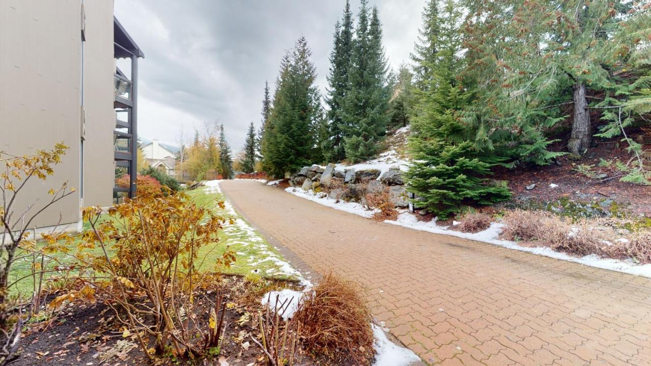 Ironwoods On Blueberry Hill By Whistler Blackcomb Vacation Rentals Exterior photo