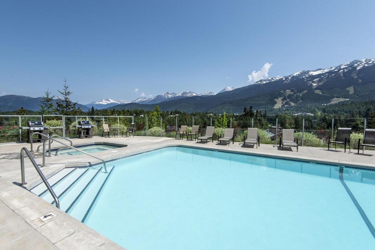 Ironwoods On Blueberry Hill By Whistler Blackcomb Vacation Rentals Exterior photo