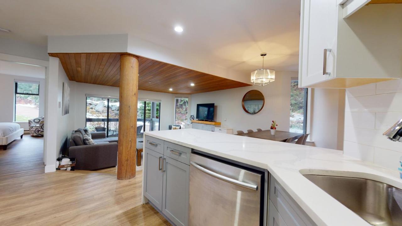 Ironwoods On Blueberry Hill By Whistler Blackcomb Vacation Rentals Exterior photo