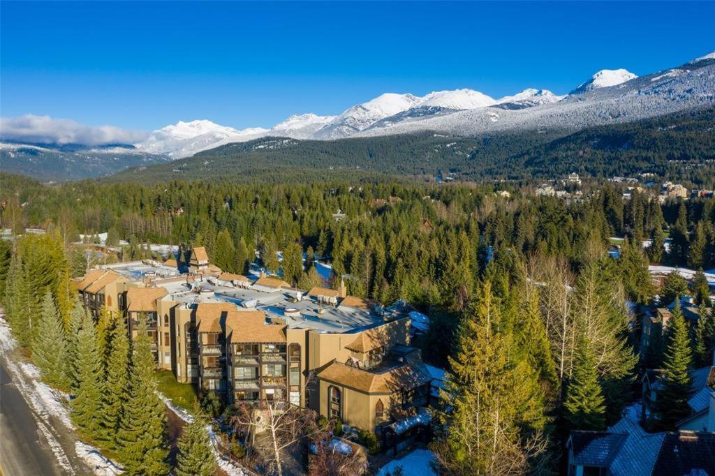 Ironwoods On Blueberry Hill By Whistler Blackcomb Vacation Rentals Exterior photo